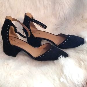 Torrid size 11 like new, black, chunky 2" heel